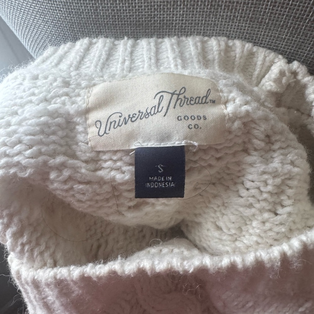 Universal Thread Crewneck Cable Knit Pullover Swe… - image 4